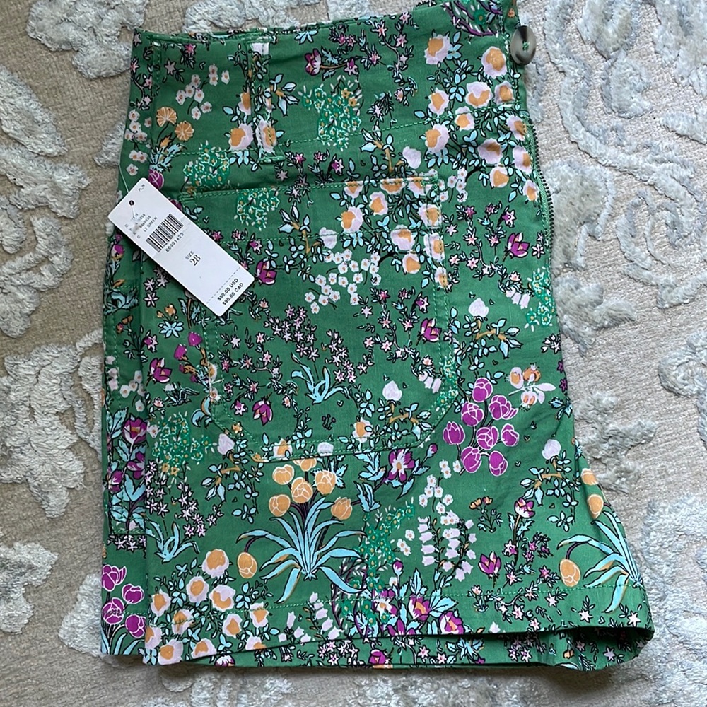 NWT, Maeve, Anthro shorts, size 28, the Colette style, green floral